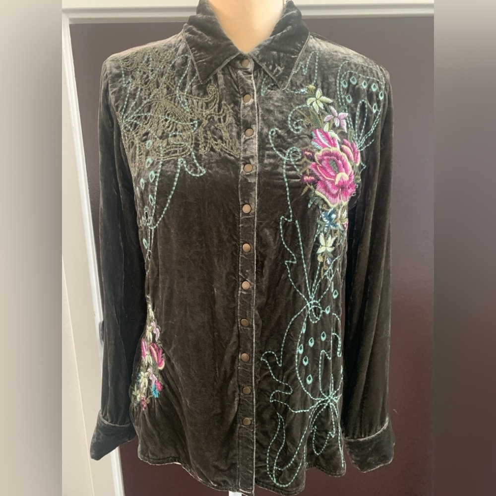 Johnny Was Velvet Olive Green Snap Button Floral Embroidered Long Sleeve Blouse - Picture 6 of 11